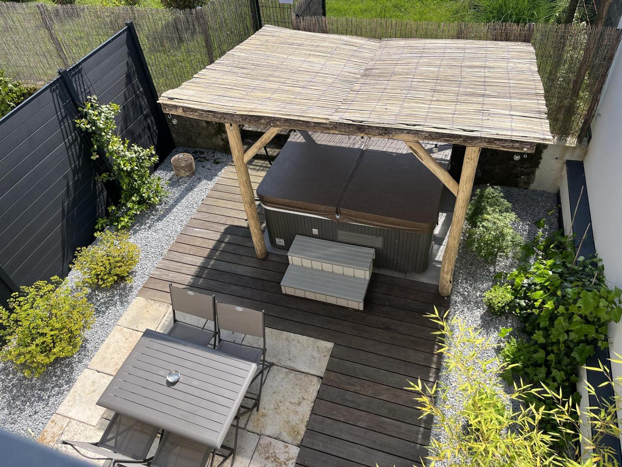 Sejour Detente - Appart'Hotel N 1 Avec Jaccuzi, Piscine Et Petit-Dejeuner Chouzelot ภายนอก รูปภาพ