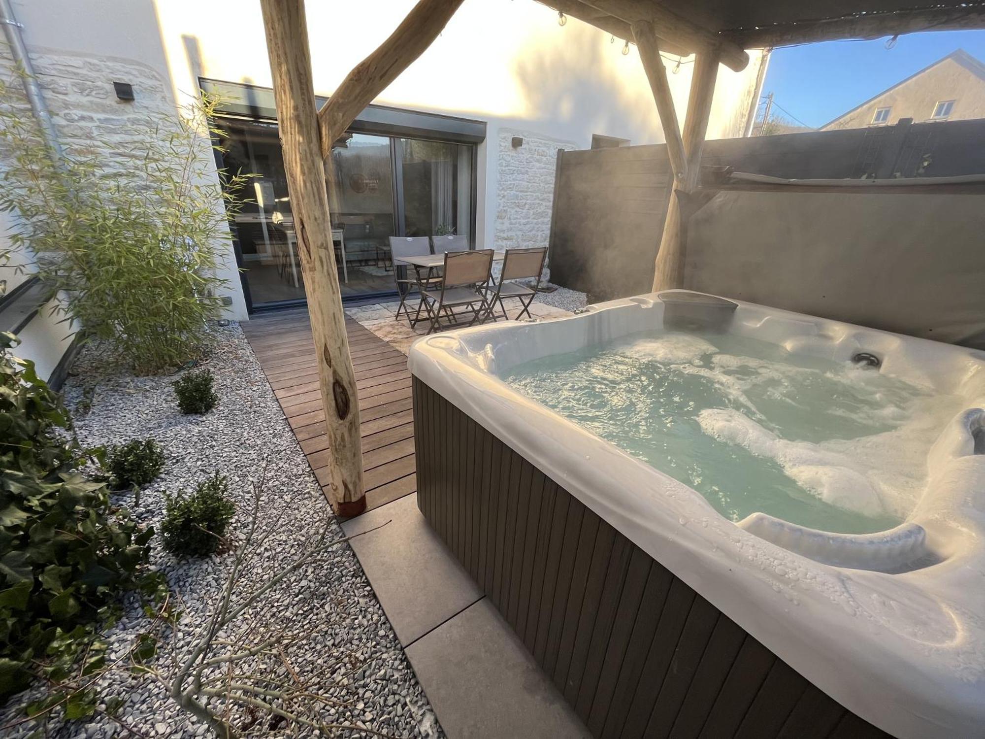 Sejour Detente - Appart'Hotel N 1 Avec Jaccuzi, Piscine Et Petit-Dejeuner Chouzelot ภายนอก รูปภาพ
