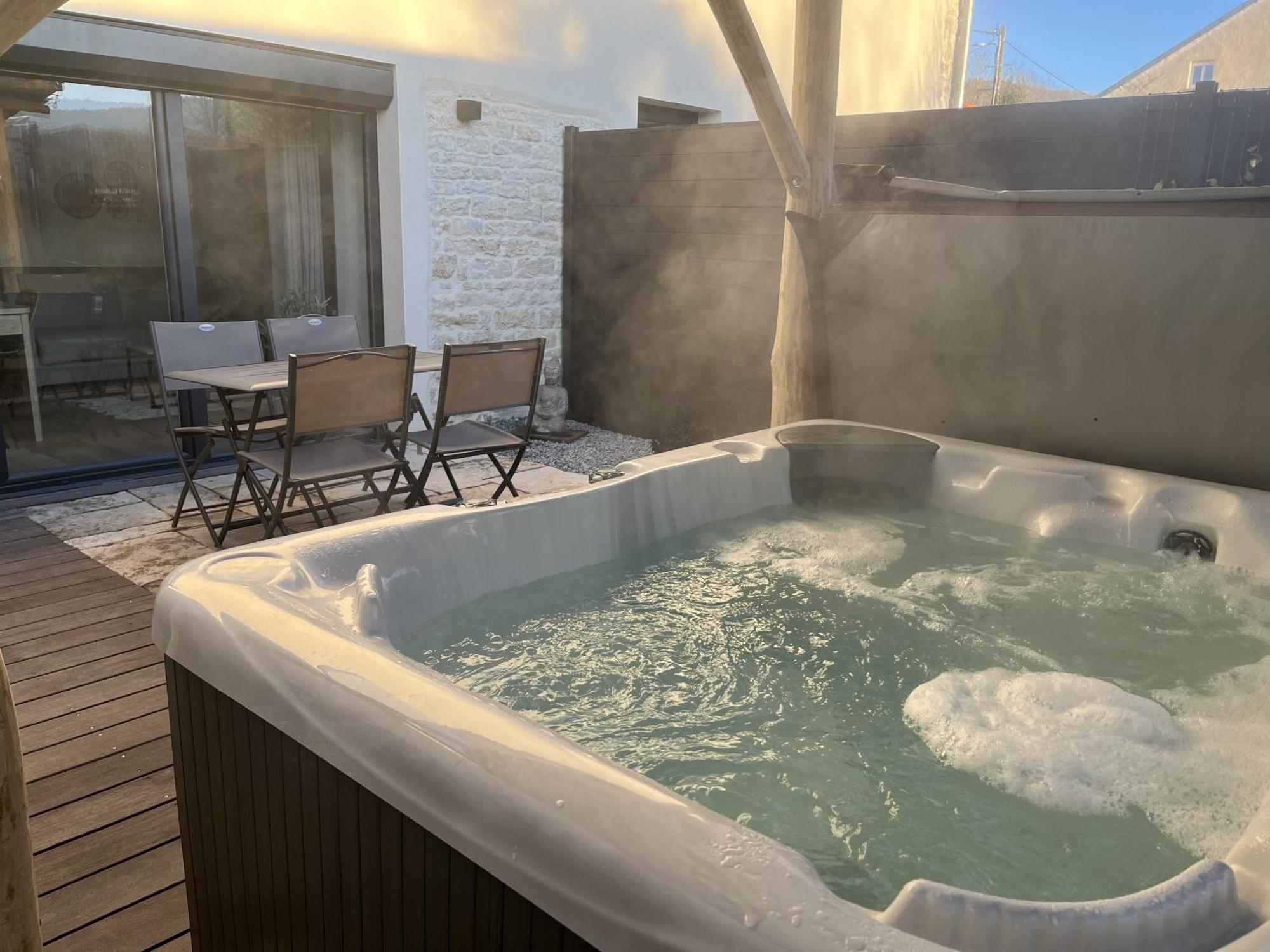 Sejour Detente - Appart'Hotel N 1 Avec Jaccuzi, Piscine Et Petit-Dejeuner Chouzelot ภายนอก รูปภาพ
