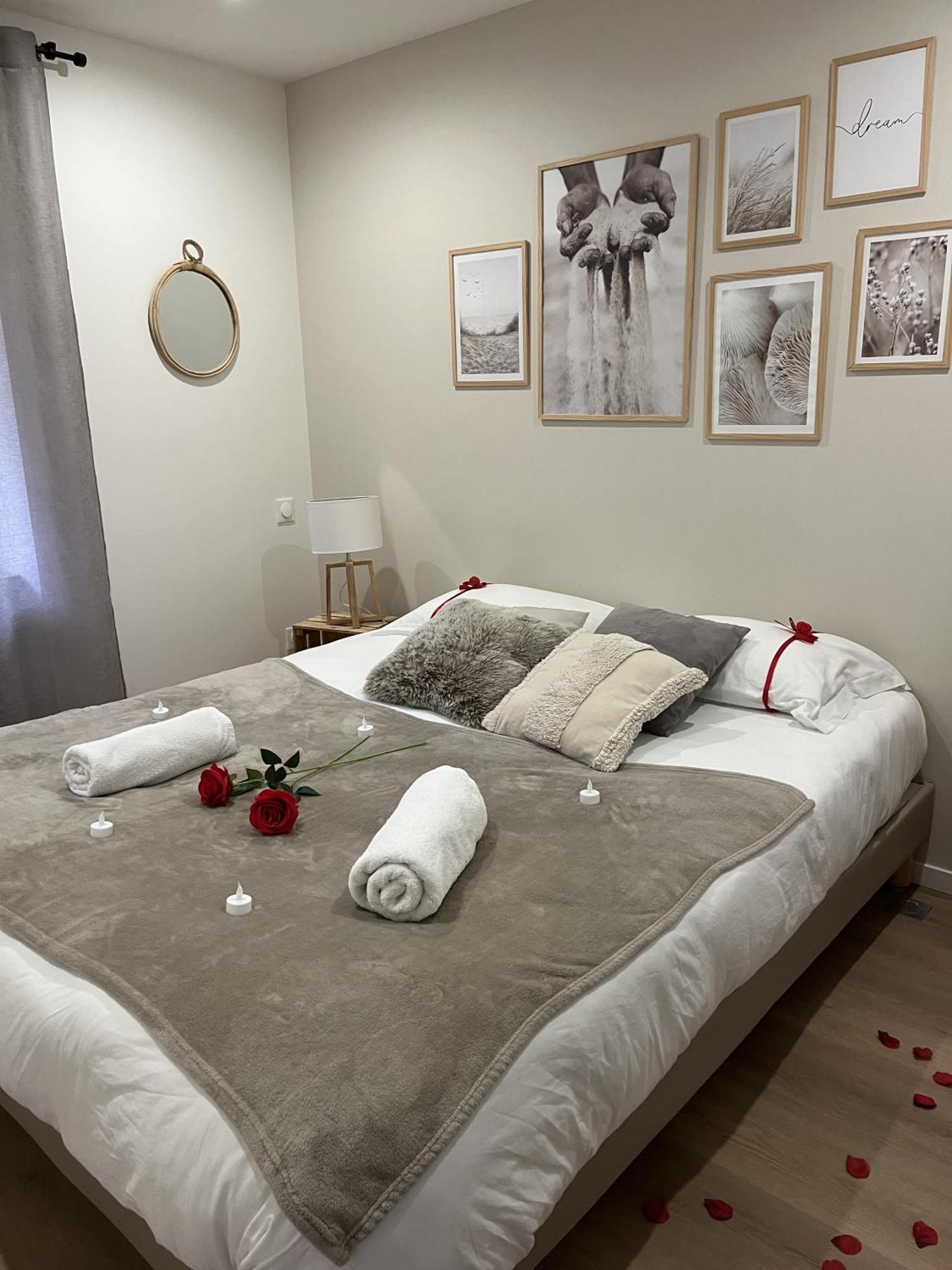 Sejour Detente - Appart'Hotel N 1 Avec Jaccuzi, Piscine Et Petit-Dejeuner Chouzelot ภายนอก รูปภาพ