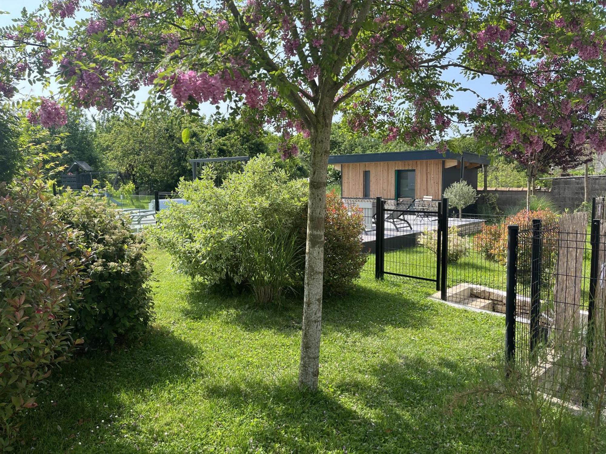 Sejour Detente - Appart'Hotel N 1 Avec Jaccuzi, Piscine Et Petit-Dejeuner Chouzelot ภายนอก รูปภาพ