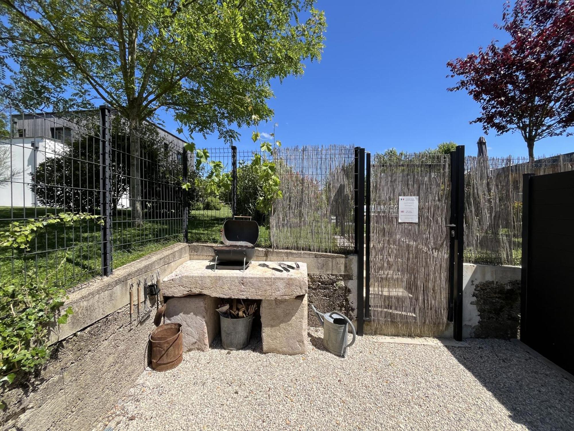 Sejour Detente - Appart'Hotel N 1 Avec Jaccuzi, Piscine Et Petit-Dejeuner Chouzelot ภายนอก รูปภาพ